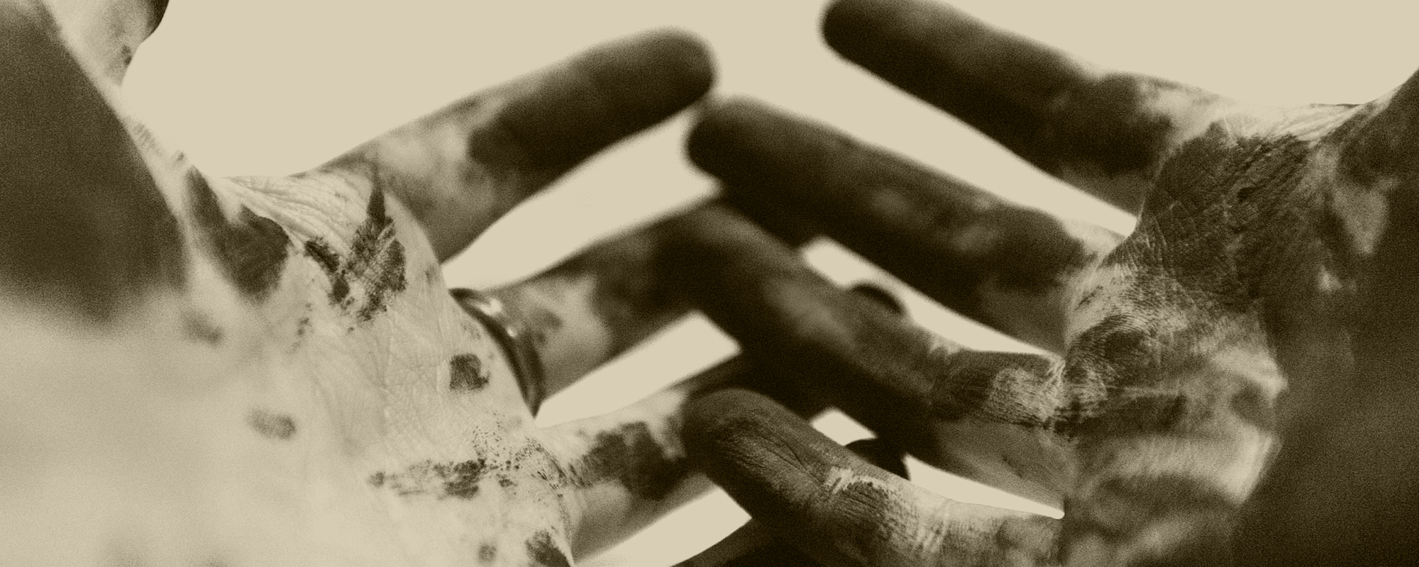 “Chi lavora con le mani è un lavoratore,<br>  chi lavora con le mani e la testa è un artigiano,<br>  chi lavora con le mani, la testa ed il cuore è un artista”.